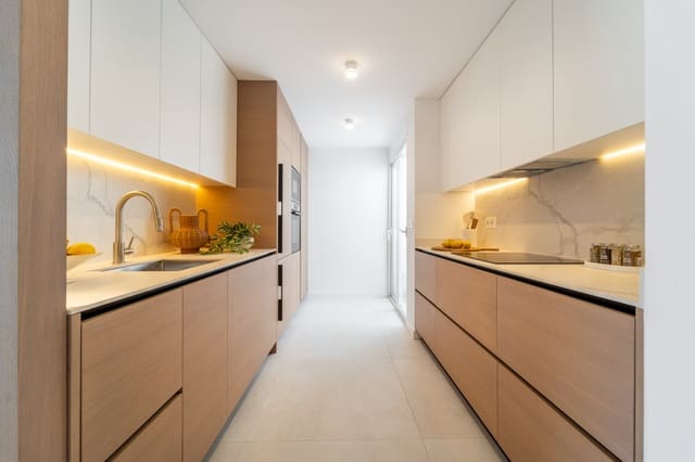 2 bedroom Penthouse for sale in Marbella with pool garage - € 945,000 (Ref: 10025634)