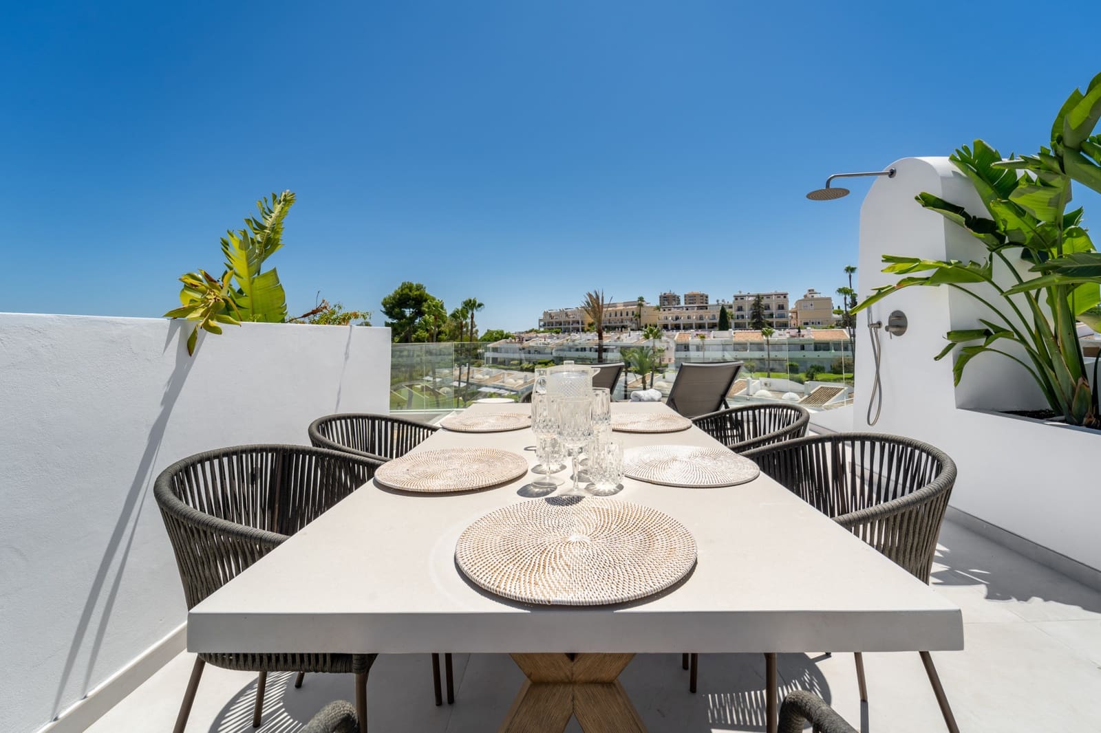 2 bedroom Penthouse for sale in Marbella with pool garage - € 945,000 (Ref: 10025634)