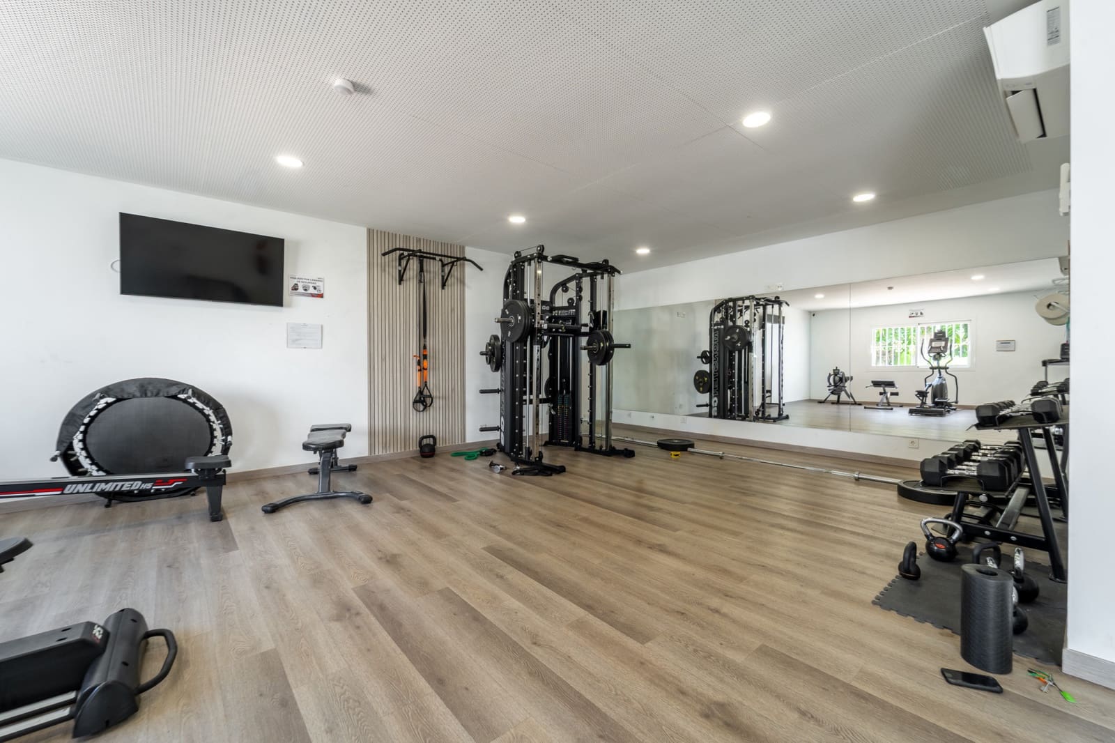 2 bedroom Penthouse for sale in Marbella with pool garage - € 945,000 (Ref: 10025634)