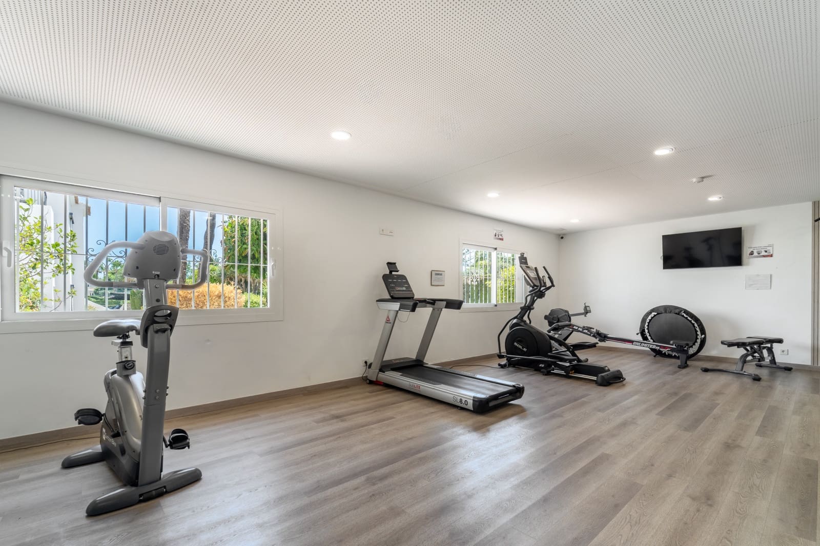 2 bedroom Penthouse for sale in Marbella with pool garage - € 945,000 (Ref: 10025634)