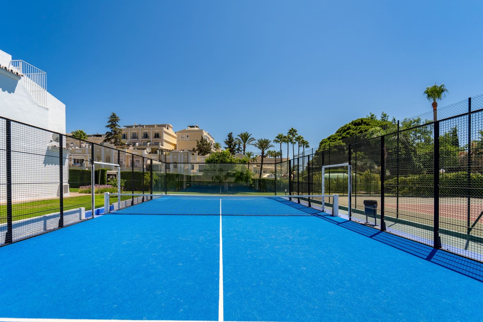 2 bedroom Penthouse for sale in Marbella with pool garage - € 945,000 (Ref: 10025634)