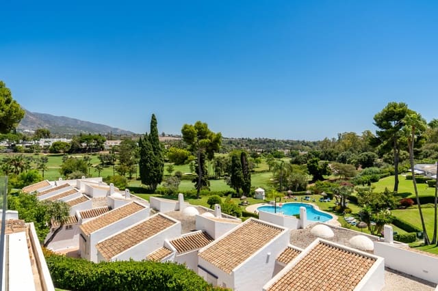 2 bedroom Penthouse for sale in Marbella with pool garage - € 945,000 (Ref: 10025634)