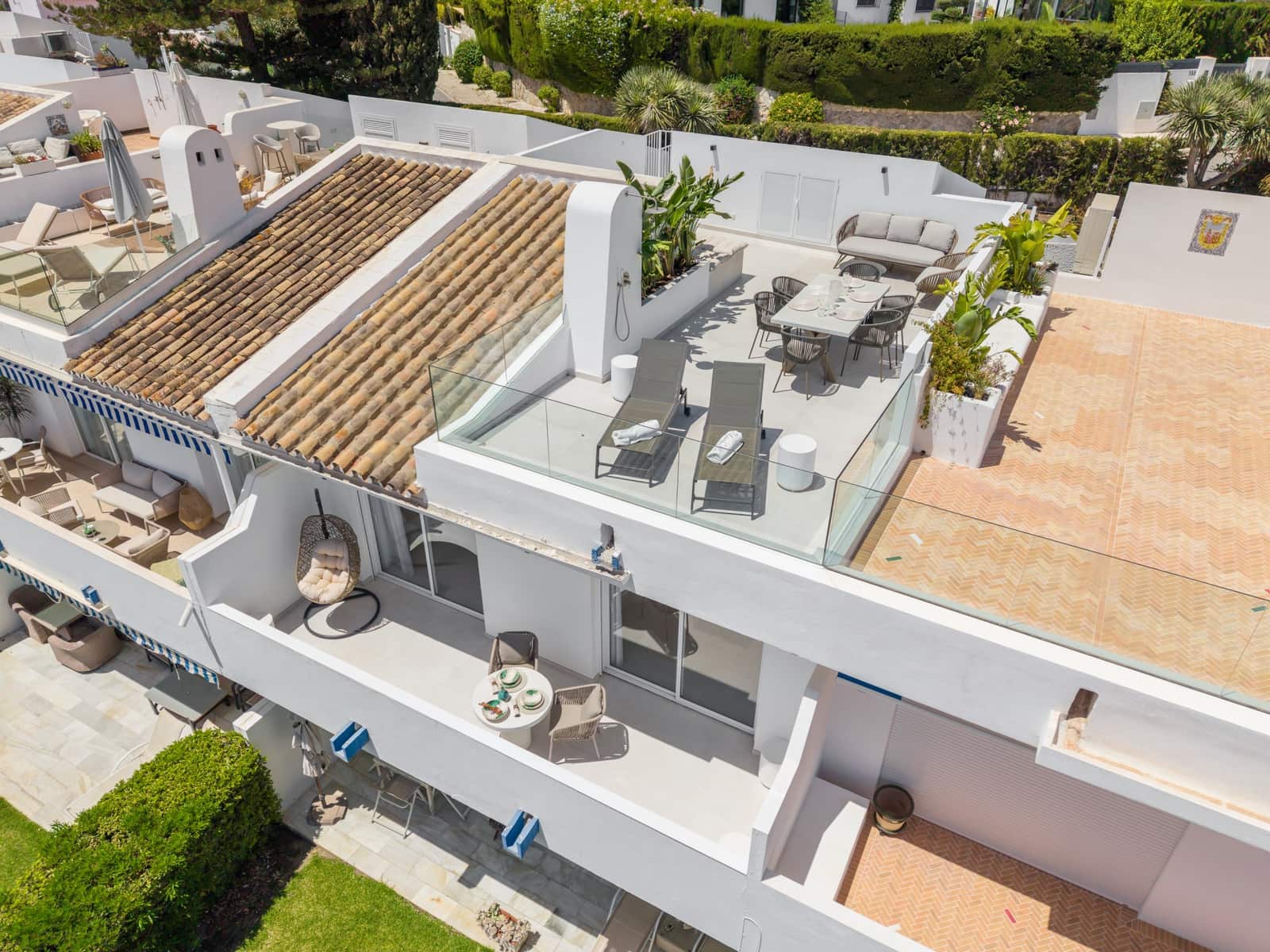 2 bedroom Penthouse for sale in Marbella with pool garage - € 945,000 (Ref: 10025634)