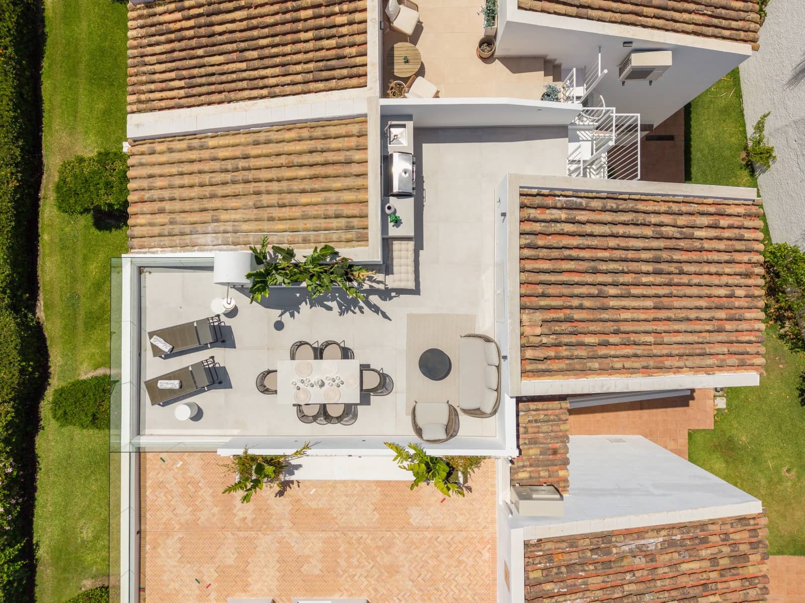 2 bedroom Penthouse for sale in Marbella with pool garage - € 945,000 (Ref: 10025634)