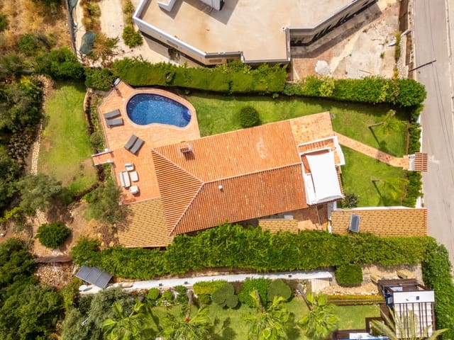 Chalet de 4 habitaciones en Marbella en venta con piscina garaje - 2.480.000 € (Ref: 10026975)
