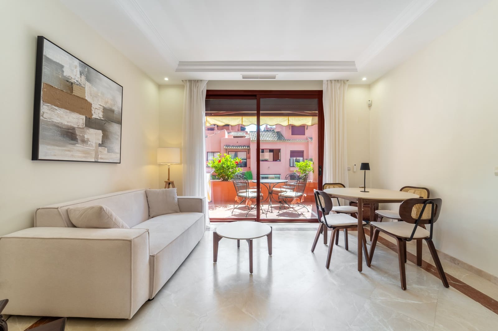 3 soverom Leilighet til leie i Marbella med svømmebasseng garasje - € 2 500 (Ref: 10034304)