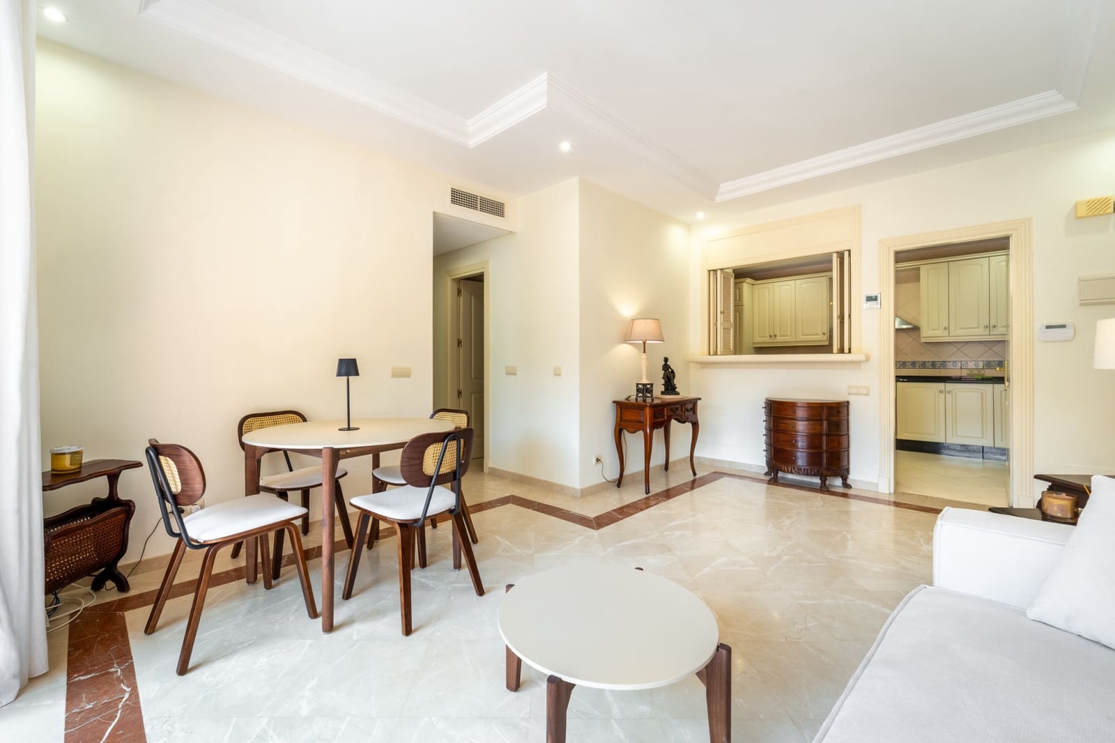 3 soverom Leilighet til leie i Marbella med svømmebasseng garasje - € 2 500 (Ref: 10034304)