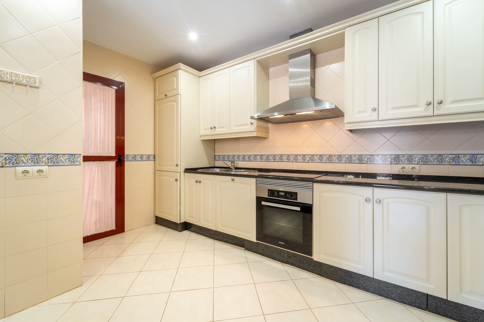 3 soverom Leilighet til leie i Marbella med svømmebasseng garasje - € 2 500 (Ref: 10034304)