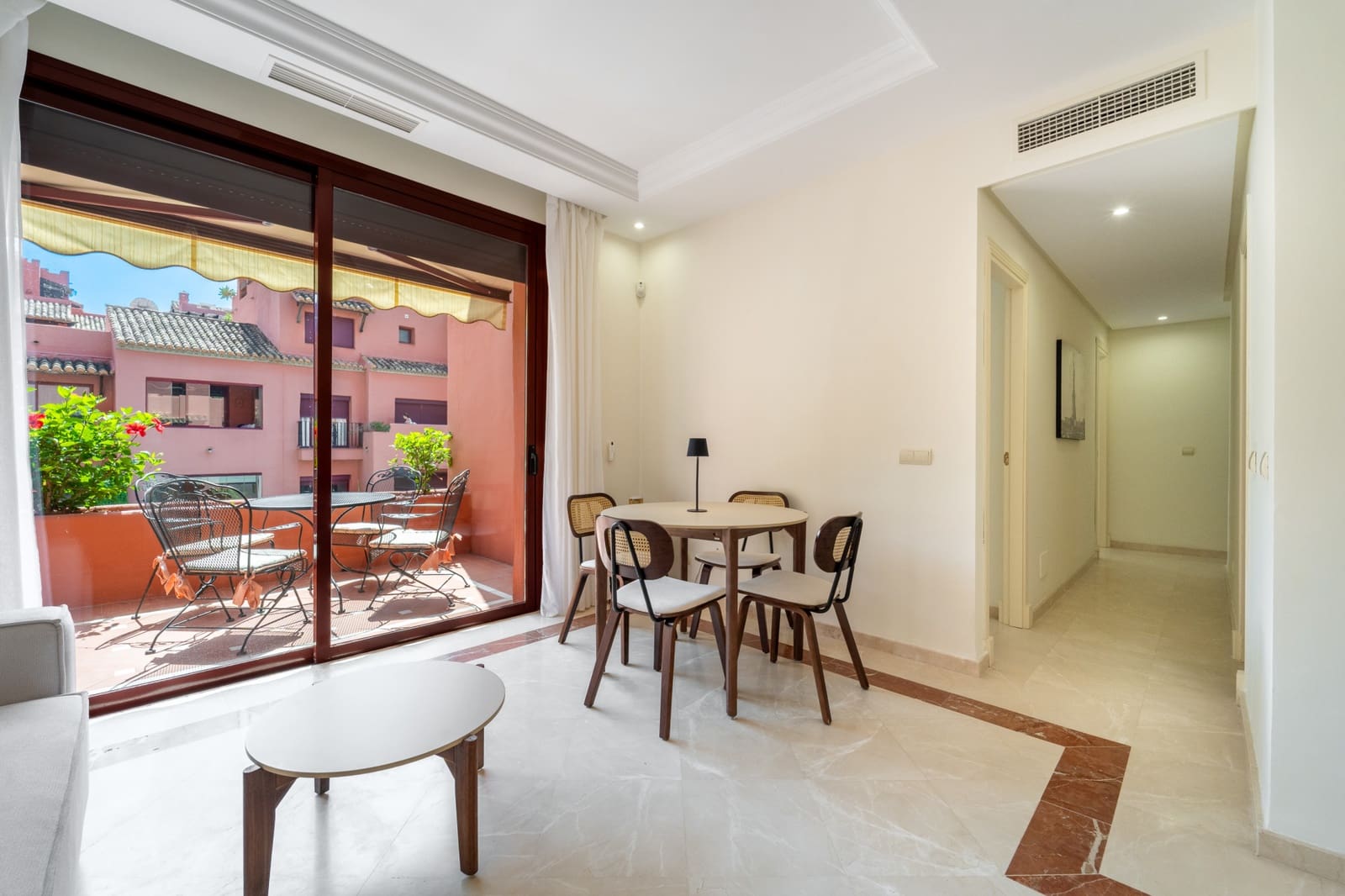 3 soverom Leilighet til leie i Marbella med svømmebasseng garasje - € 2 500 (Ref: 10034304)
