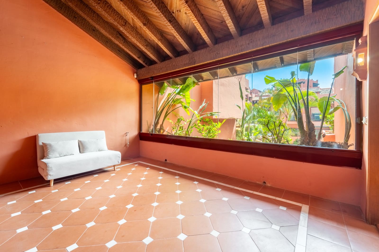 3 soverom Leilighet til leie i Marbella med svømmebasseng garasje - € 2 500 (Ref: 10034304)