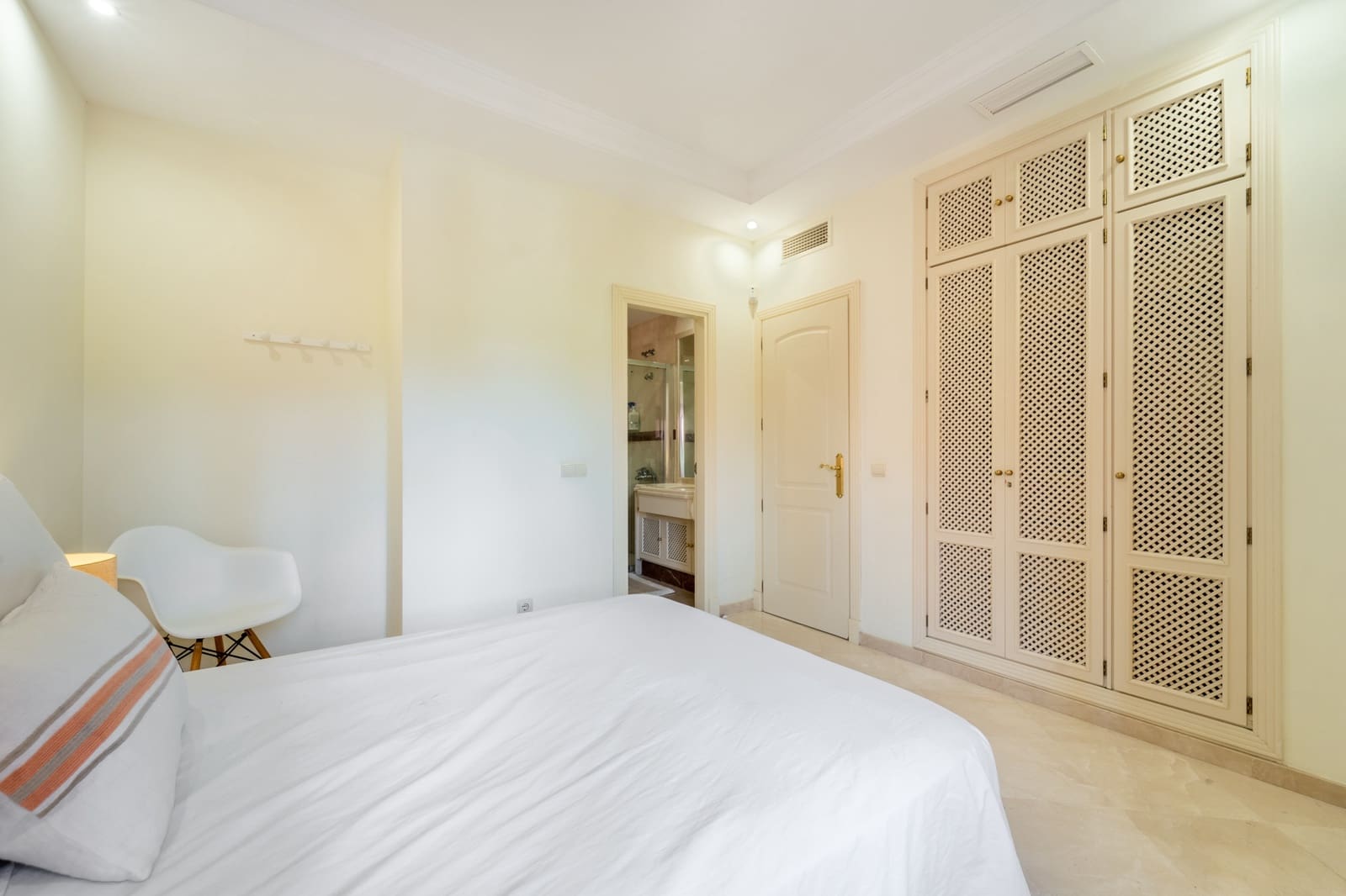 3 soverom Leilighet til leie i Marbella med svømmebasseng garasje - € 2 500 (Ref: 10034304)