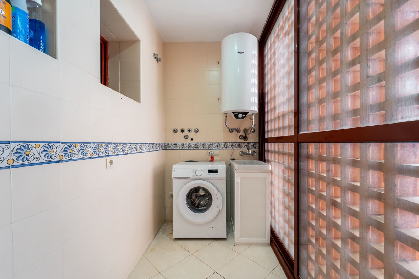 3 soverom Leilighet til leie i Marbella med svømmebasseng garasje - € 2 500 (Ref: 10034304)