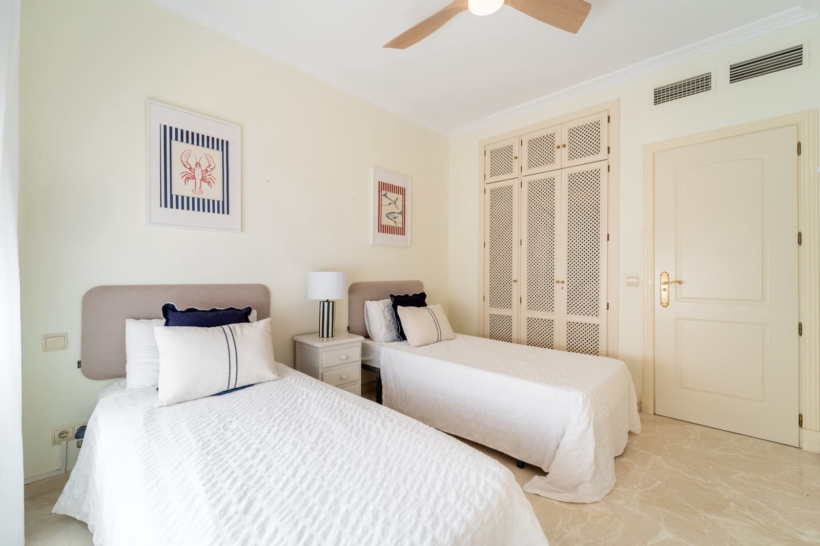 3 soverom Leilighet til leie i Marbella med svømmebasseng garasje - € 2 500 (Ref: 10034304)