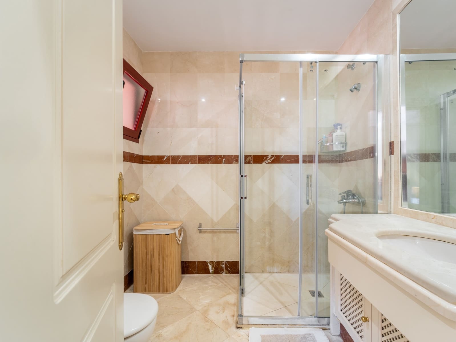 3 soverom Leilighet til leie i Marbella med svømmebasseng garasje - € 2 500 (Ref: 10034304)