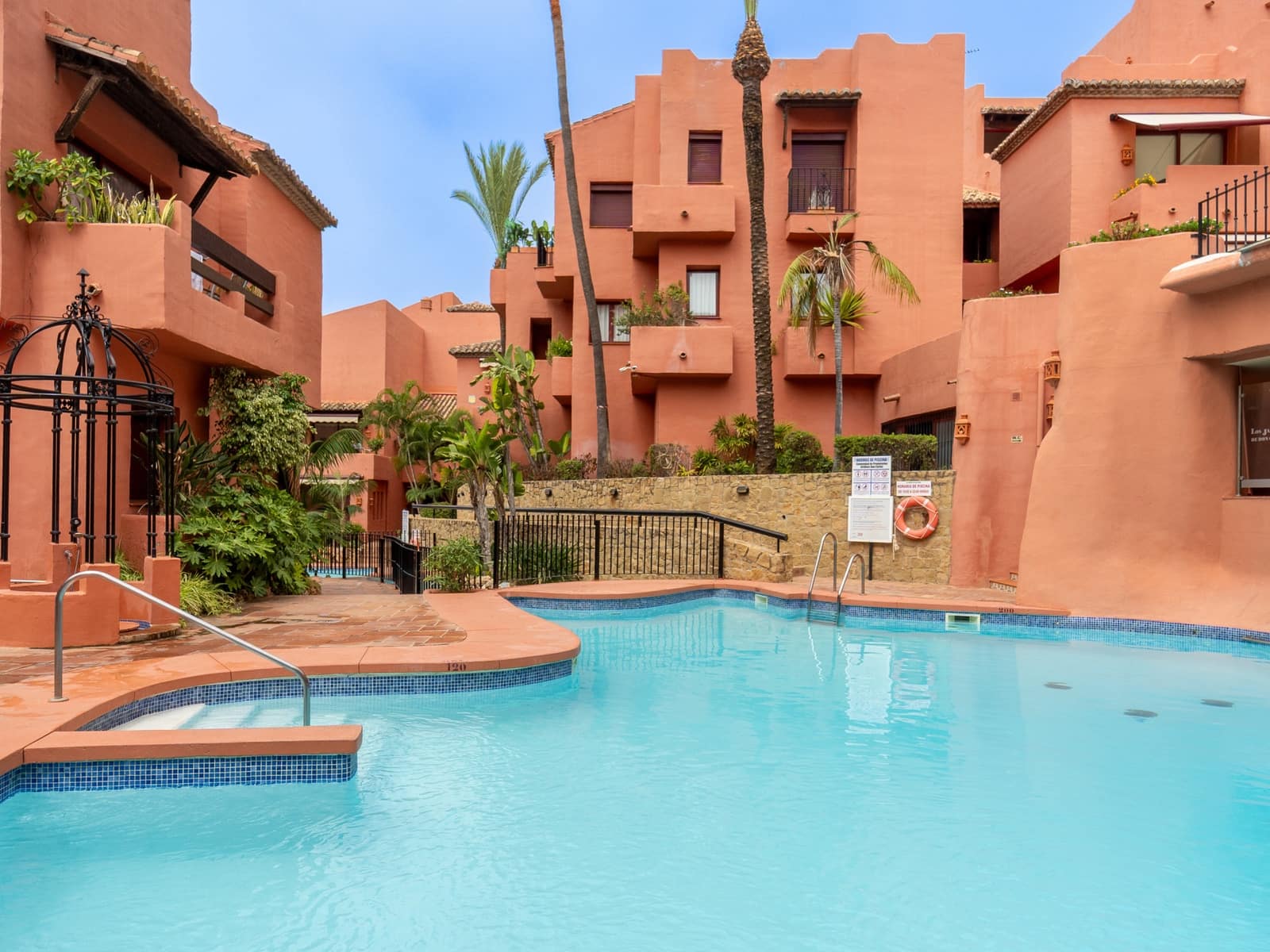 3 soverom Leilighet til leie i Marbella med svømmebasseng garasje - € 2 500 (Ref: 10034304)