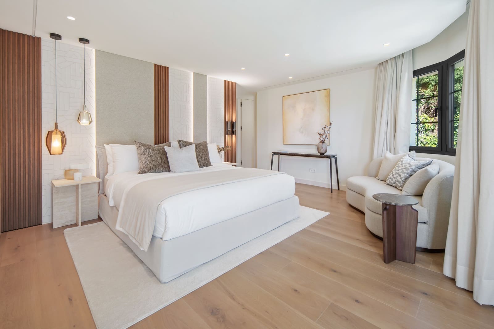 6 bedroom Villa for sale in Nueva Andalucia with pool garage - € 10,500,000 (Ref: 10035062)
