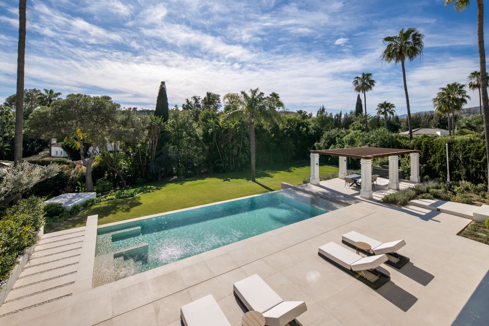 6 bedroom Villa for sale in Nueva Andalucia with pool garage - € 10,500,000 (Ref: 10035062)