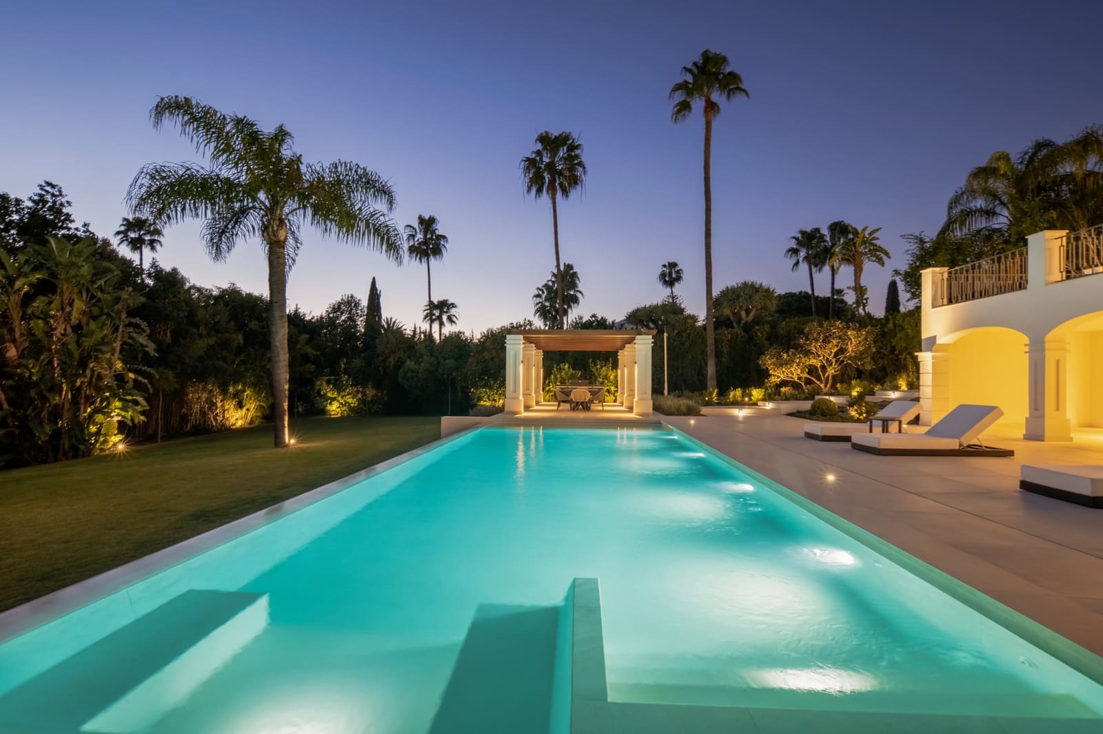 6 bedroom Villa for sale in Nueva Andalucia with pool garage - € 10,500,000 (Ref: 10035062)