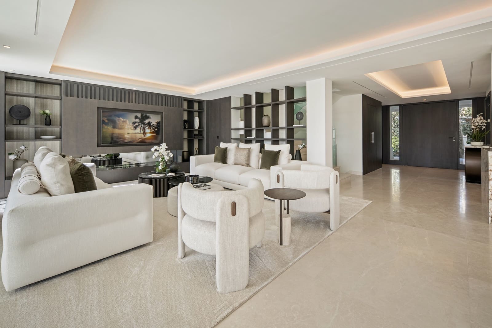 6 bedroom Villa for sale in Nueva Andalucia with pool garage - € 10,500,000 (Ref: 10035062)