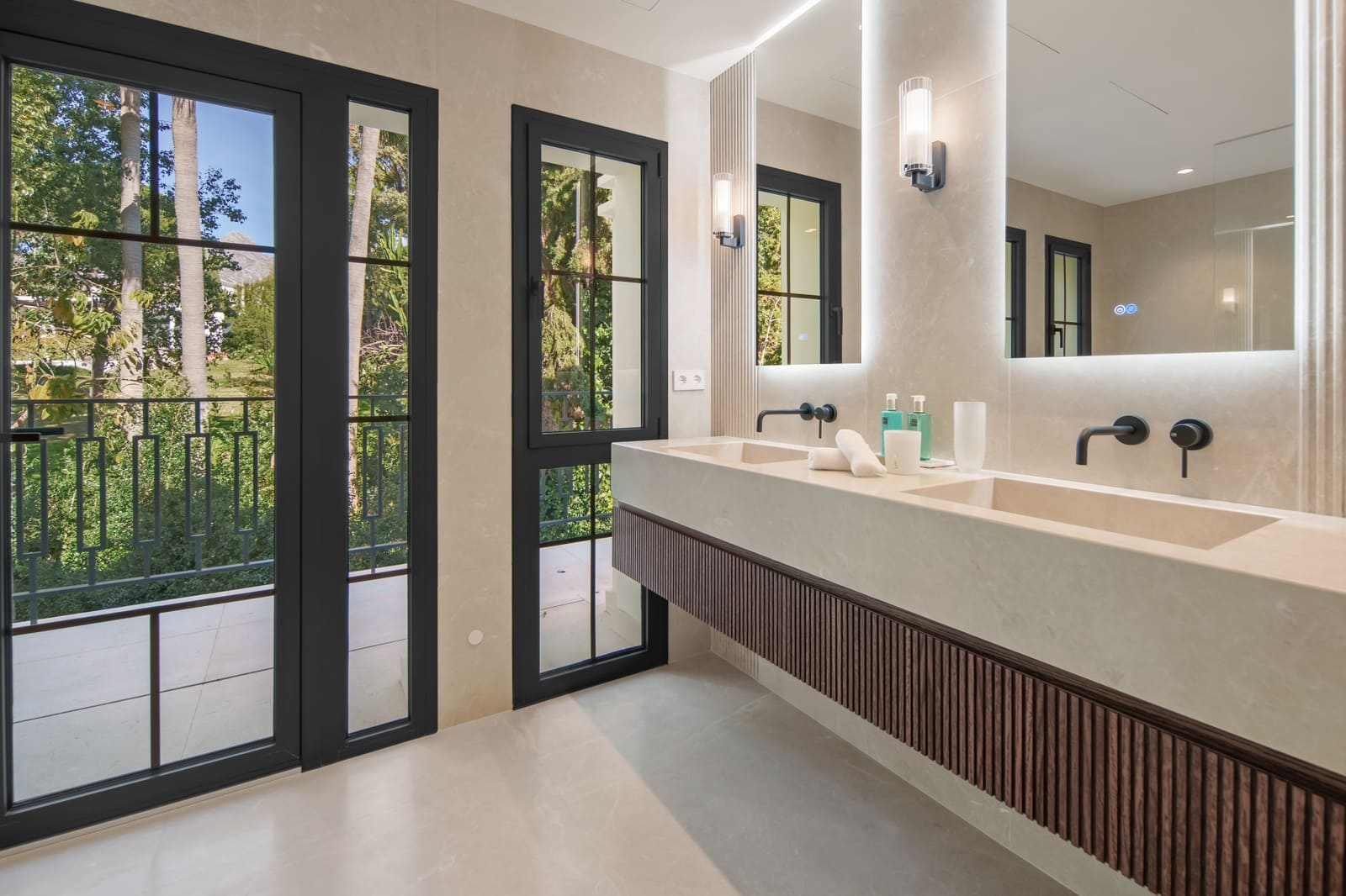 6 bedroom Villa for sale in Nueva Andalucia with pool garage - € 10,500,000 (Ref: 10035062)