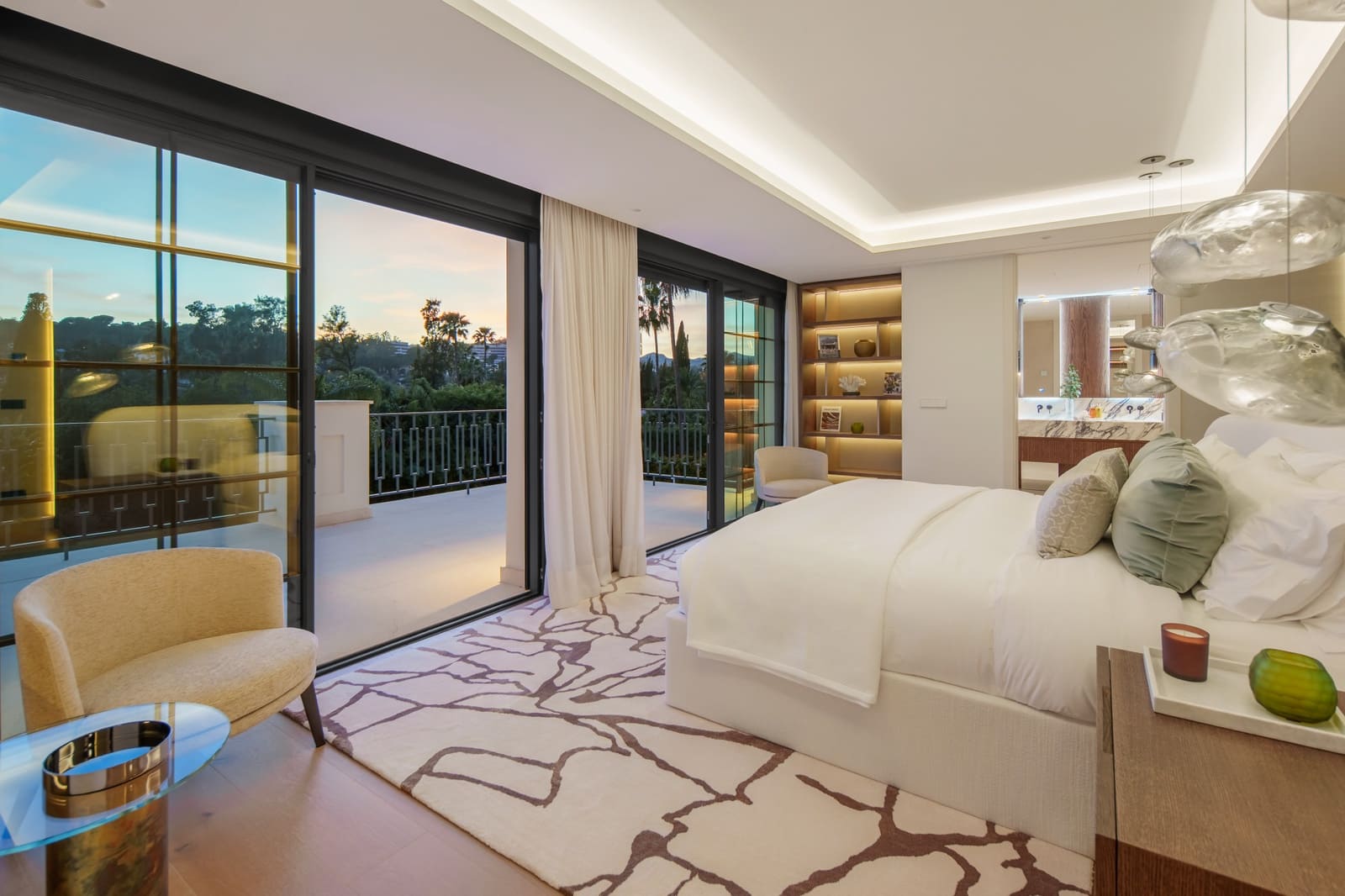 6 bedroom Villa for sale in Nueva Andalucia with pool garage - € 10,500,000 (Ref: 10035062)
