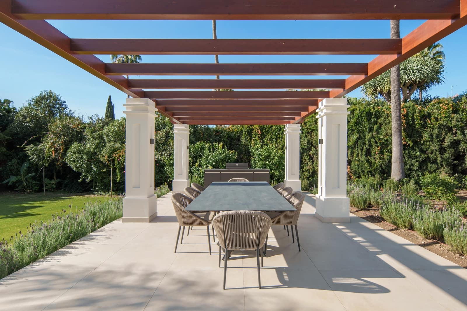 6 bedroom Villa for sale in Nueva Andalucia with pool garage - € 10,500,000 (Ref: 10035062)