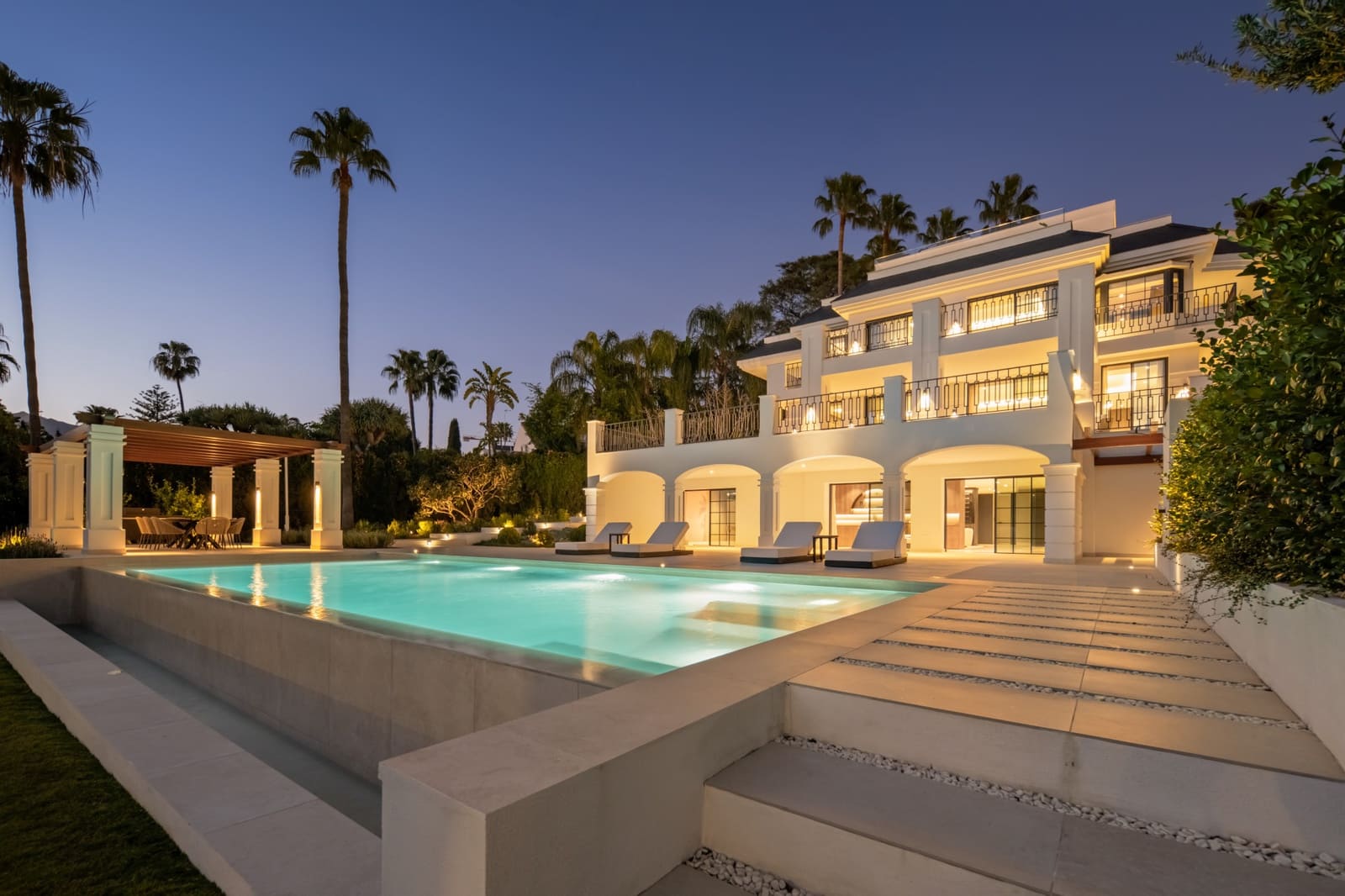 6 bedroom Villa for sale in Nueva Andalucia with pool garage - € 10,500,000 (Ref: 10035062)