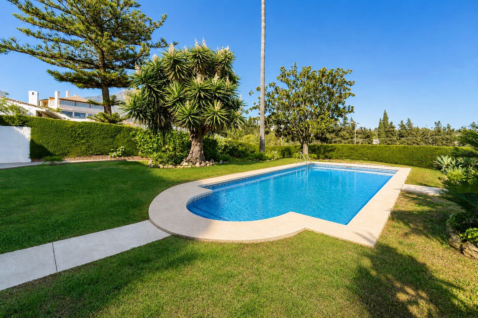 Chalet de 6 habitaciones en Marbella en venta con piscina garaje - 1.595.000 € (Ref: 10040739)