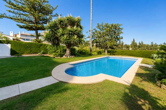 6 bedroom Villa for sale in Marbella with pool garage - € 1,595,000 (Ref: 10040739)
