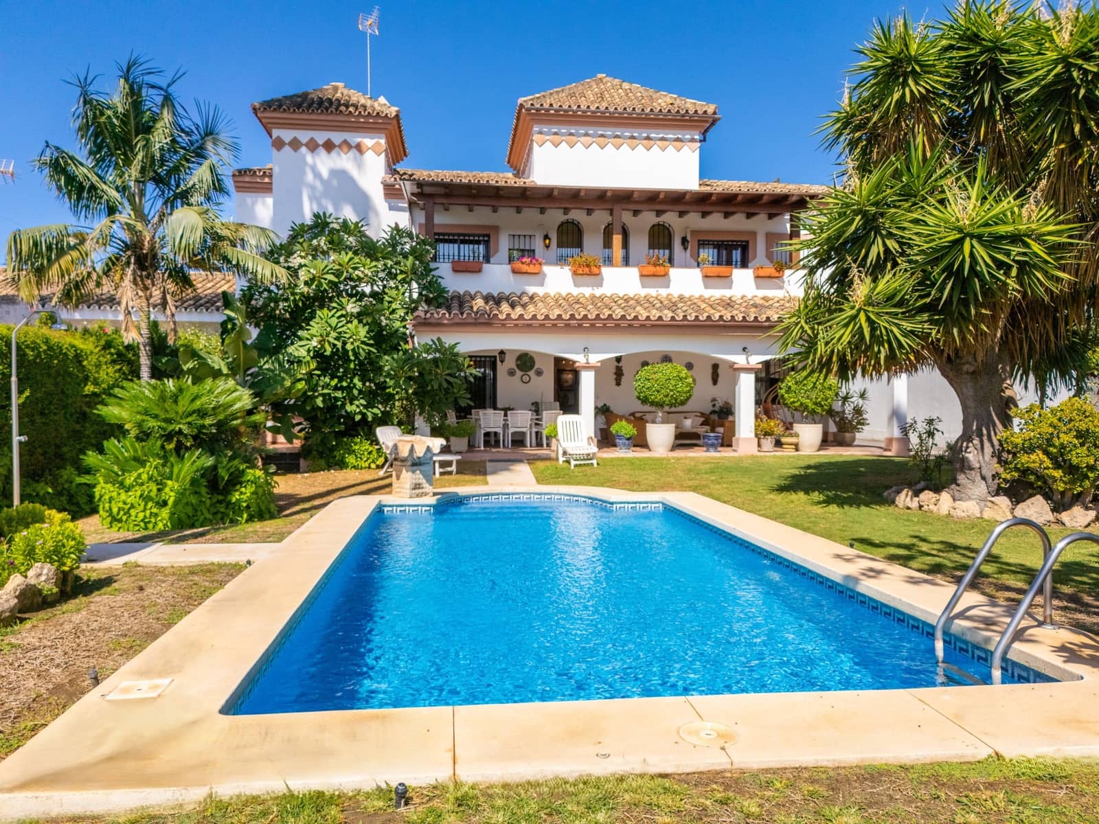 Chalet de 6 habitaciones en Marbella en venta con piscina garaje - 1.595.000 € (Ref: 10040739)