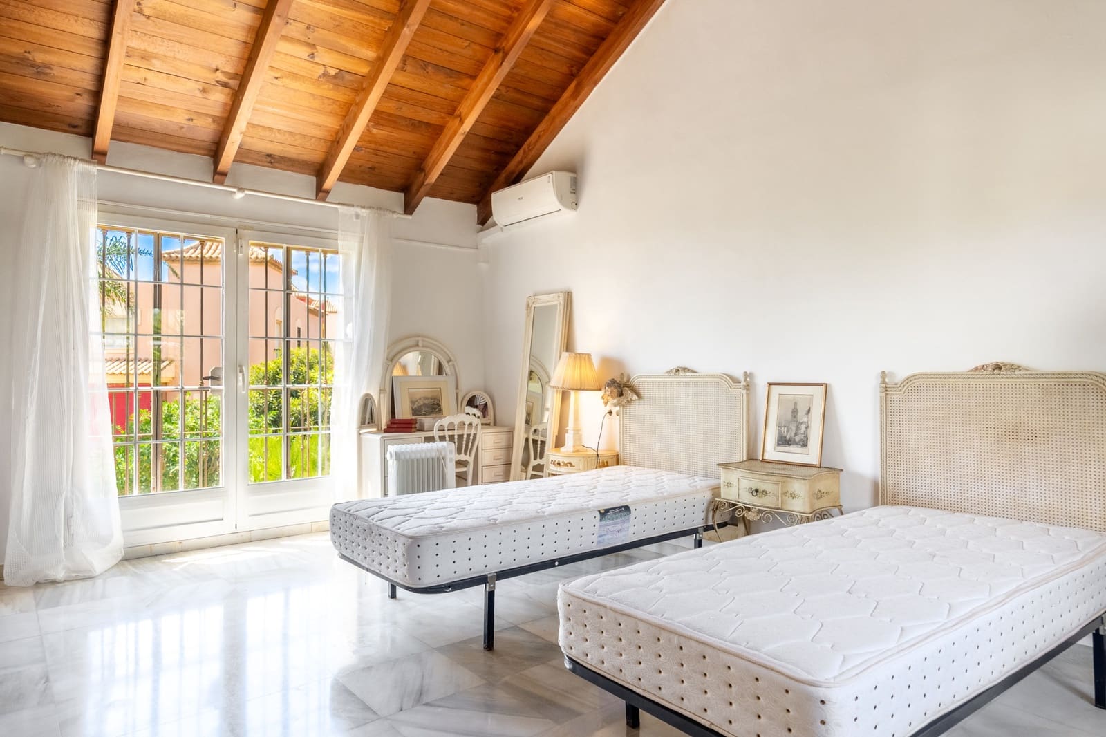 Chalet de 2 habitaciones en Marbella en venta con piscina garaje - 650.000 € (Ref: 10042682)