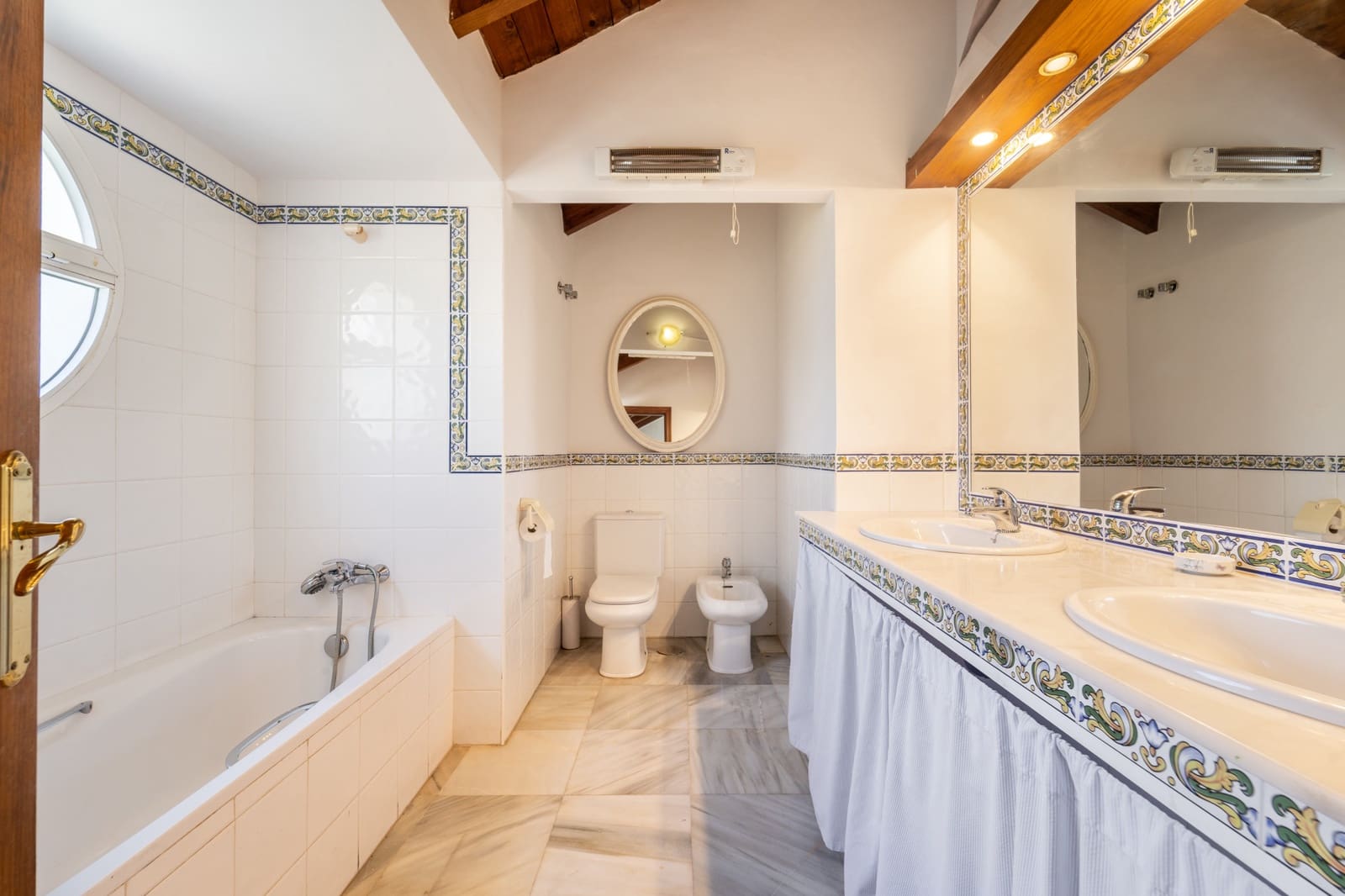 Chalet de 2 habitaciones en Marbella en venta con piscina garaje - 650.000 € (Ref: 10042682)
