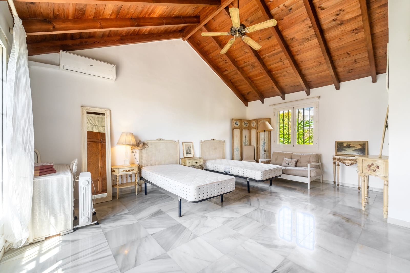 Chalet de 2 habitaciones en Marbella en venta con piscina garaje - 650.000 € (Ref: 10042682)
