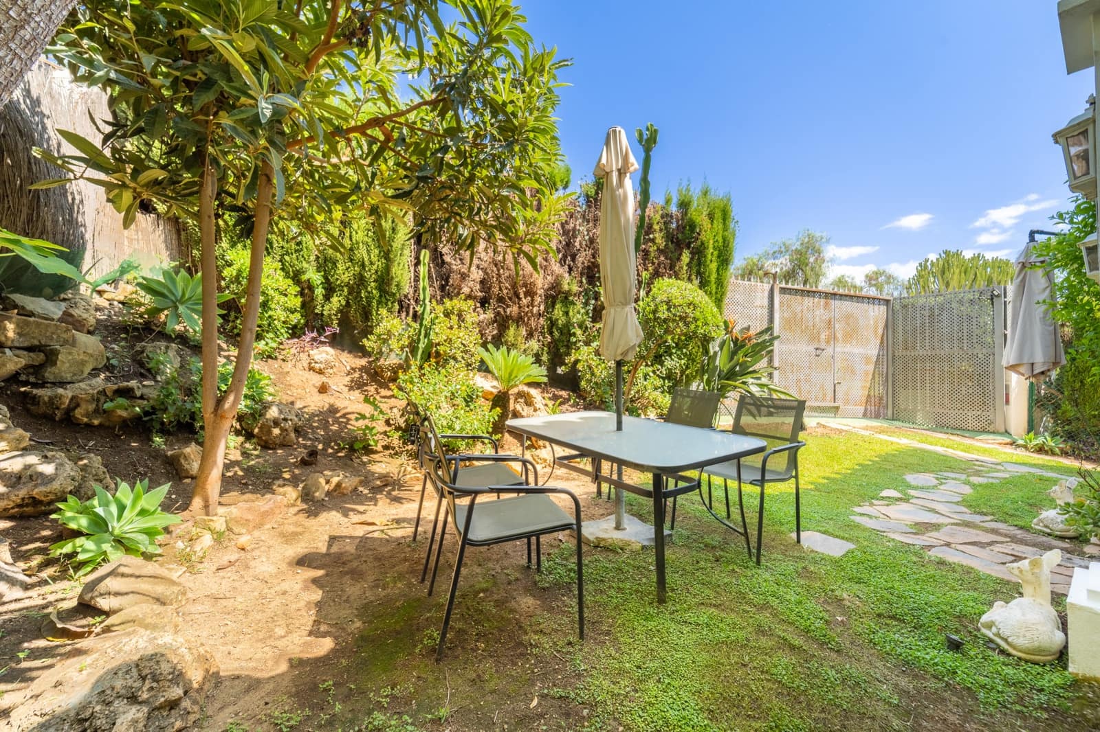 Chalet de 2 habitaciones en Marbella en venta con piscina garaje - 650.000 € (Ref: 10042682)