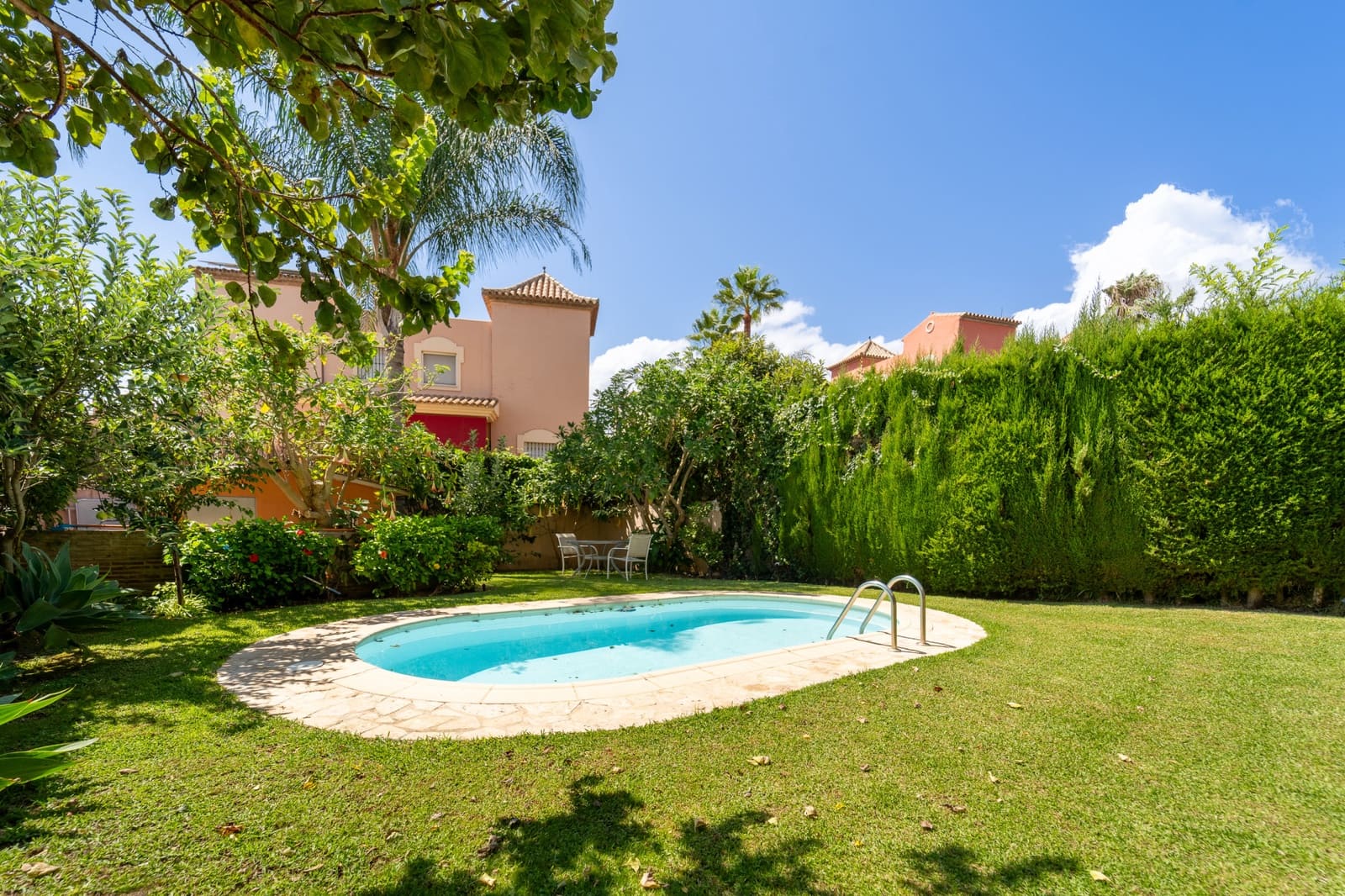 Chalet de 2 habitaciones en Marbella en venta con piscina garaje - 650.000 € (Ref: 10042682)