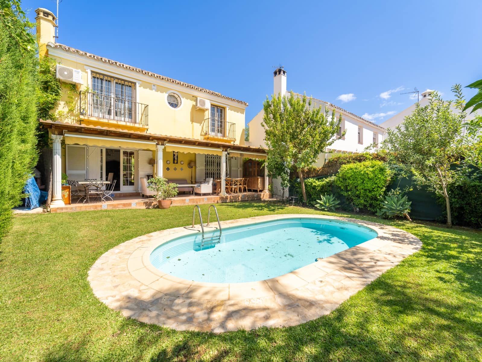 Chalet de 2 habitaciones en Marbella en venta con piscina garaje - 650.000 € (Ref: 10042682)