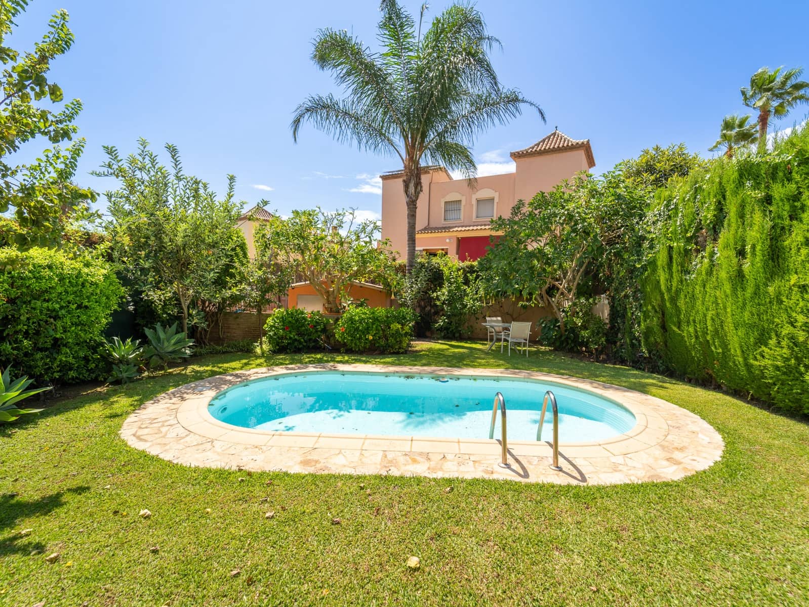 Chalet de 2 habitaciones en Marbella en venta con piscina garaje - 650.000 € (Ref: 10042682)