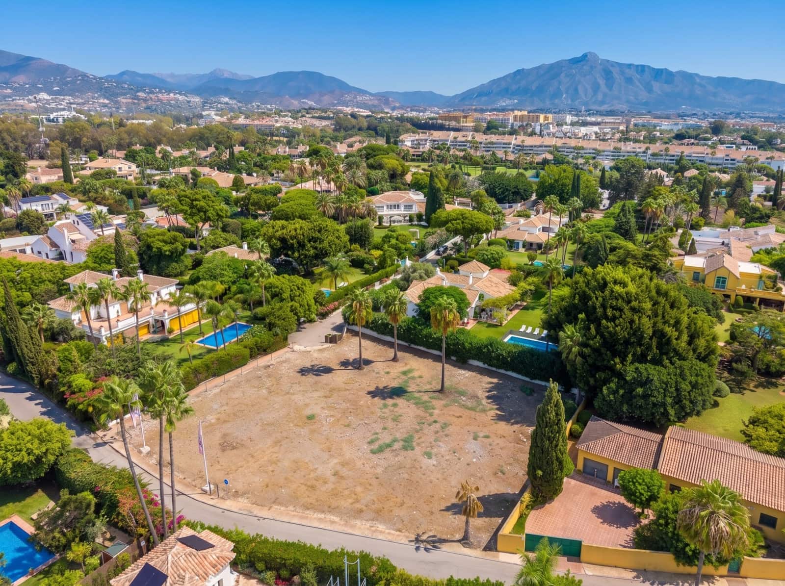 Area Edificabile in vendita in Guadalmina - 2.250.000 € (Rif: 10042683)