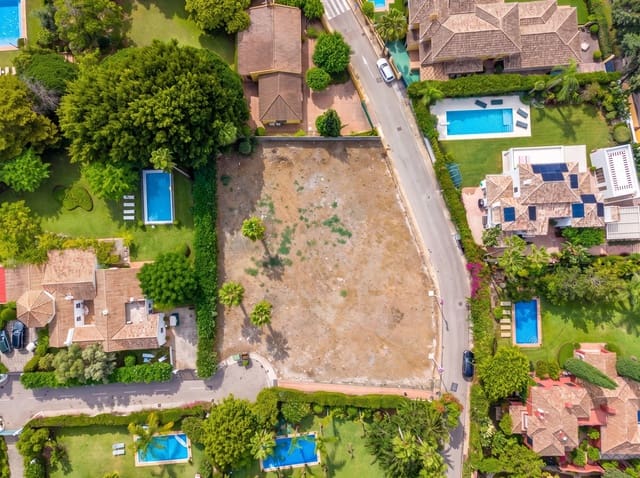 Bauplatz zu verkaufen in Guadalmina Baja, Marbella - 2.250.000 € (Ref: 10042683)