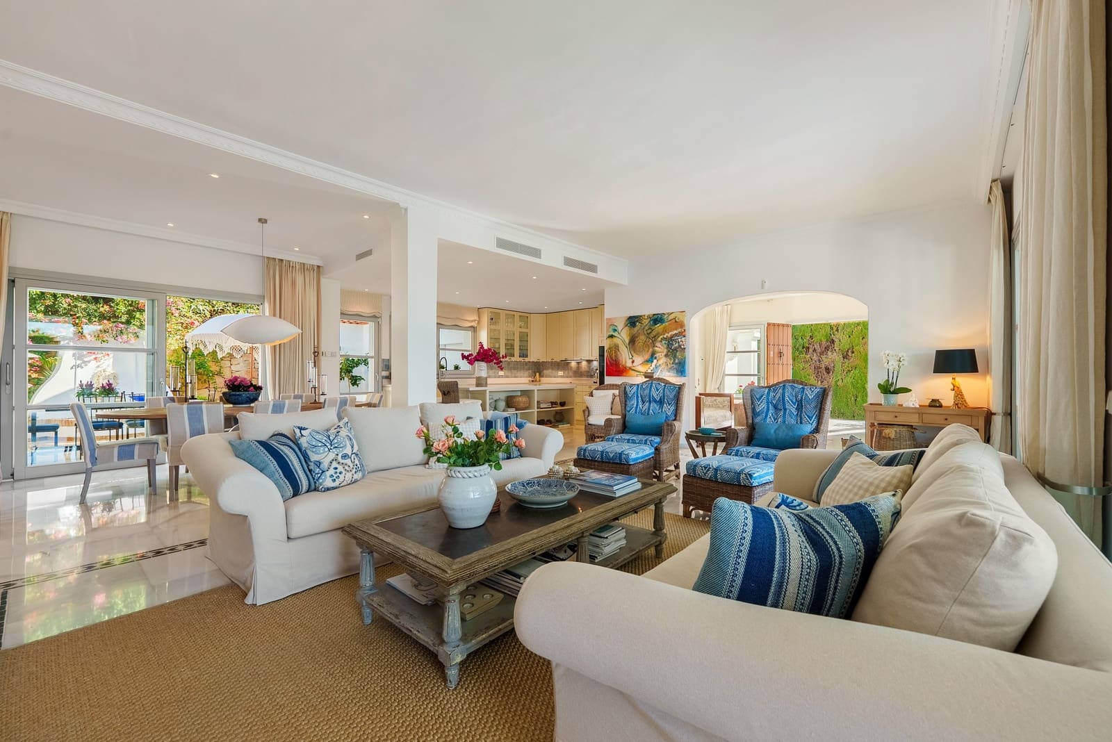 4 bedroom Villa for sale in Marbella with pool garage - € 3,995,000 (Ref: 10042684)