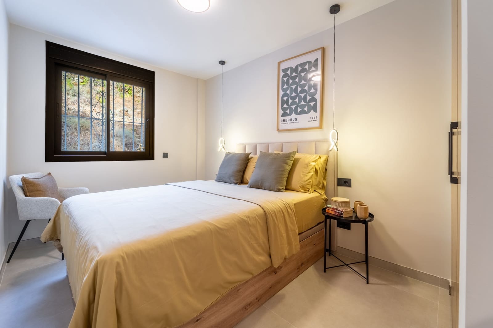 3 sypialnia Apartament na sprzedaż w Marbella z basenem garażem - 825 000 € (Ref: 10042686)
