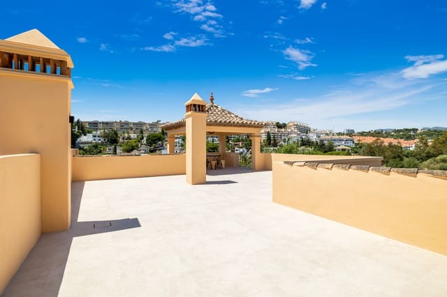 5 sypialnia Willa na sprzedaż w Marbella z basenem garażem - 2 495 000 € (Ref: 10058741)