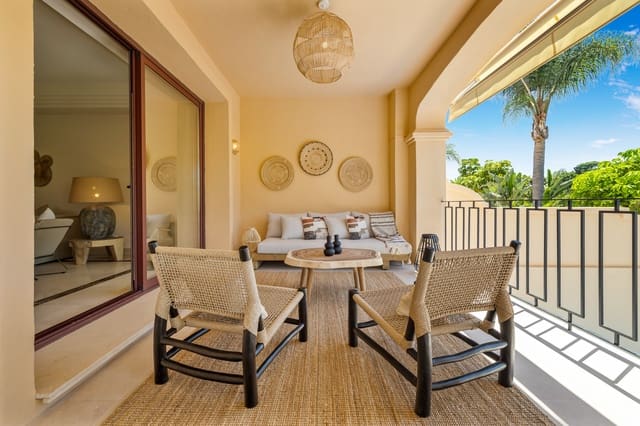 5 sypialnia Willa na sprzedaż w Marbella z basenem garażem - 2 495 000 € (Ref: 10058741)