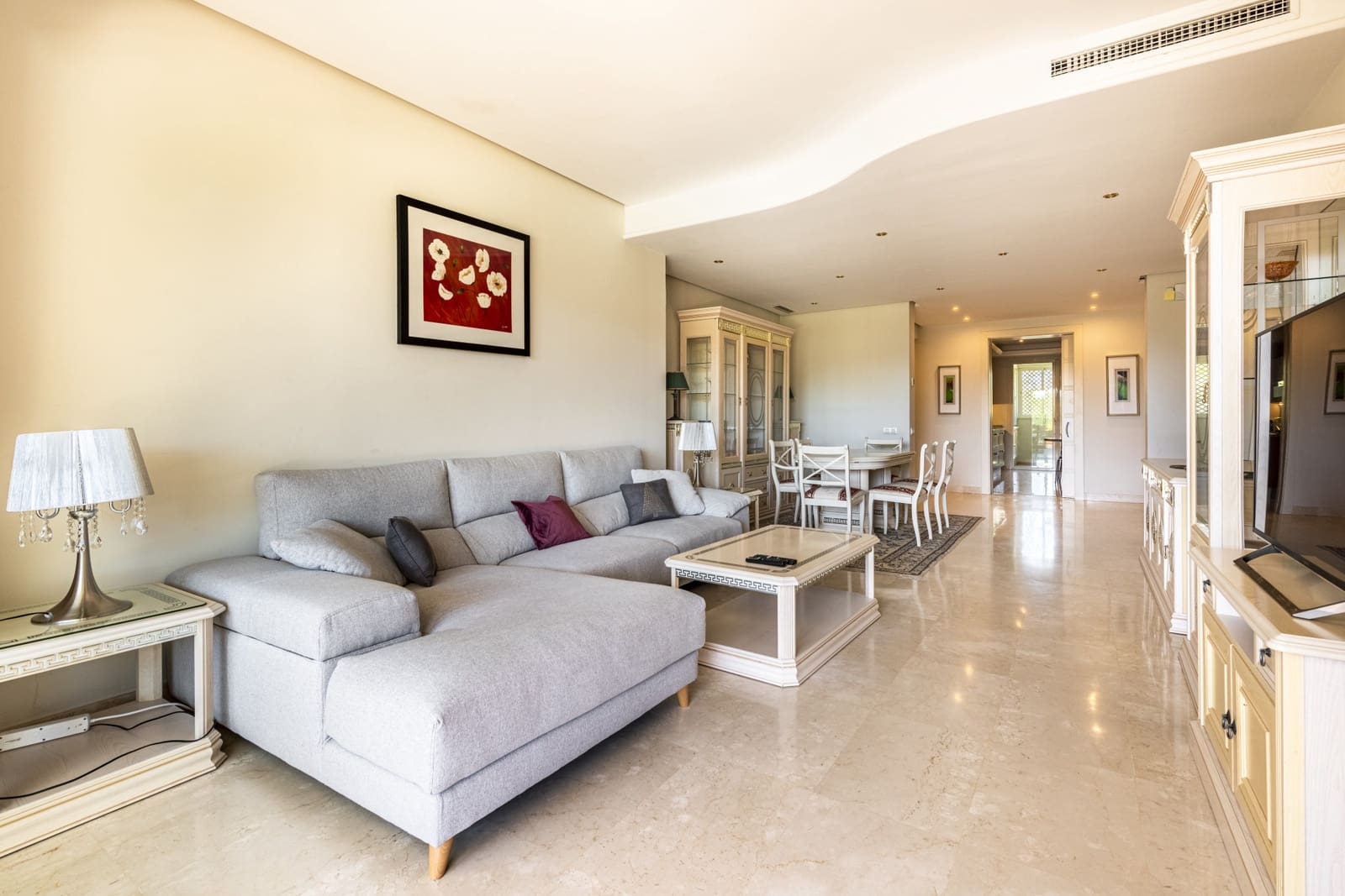 Apartamento de 2 habitaciones en Marbella en alquiler con piscina garaje - 4.500 € (Ref: 10061000)