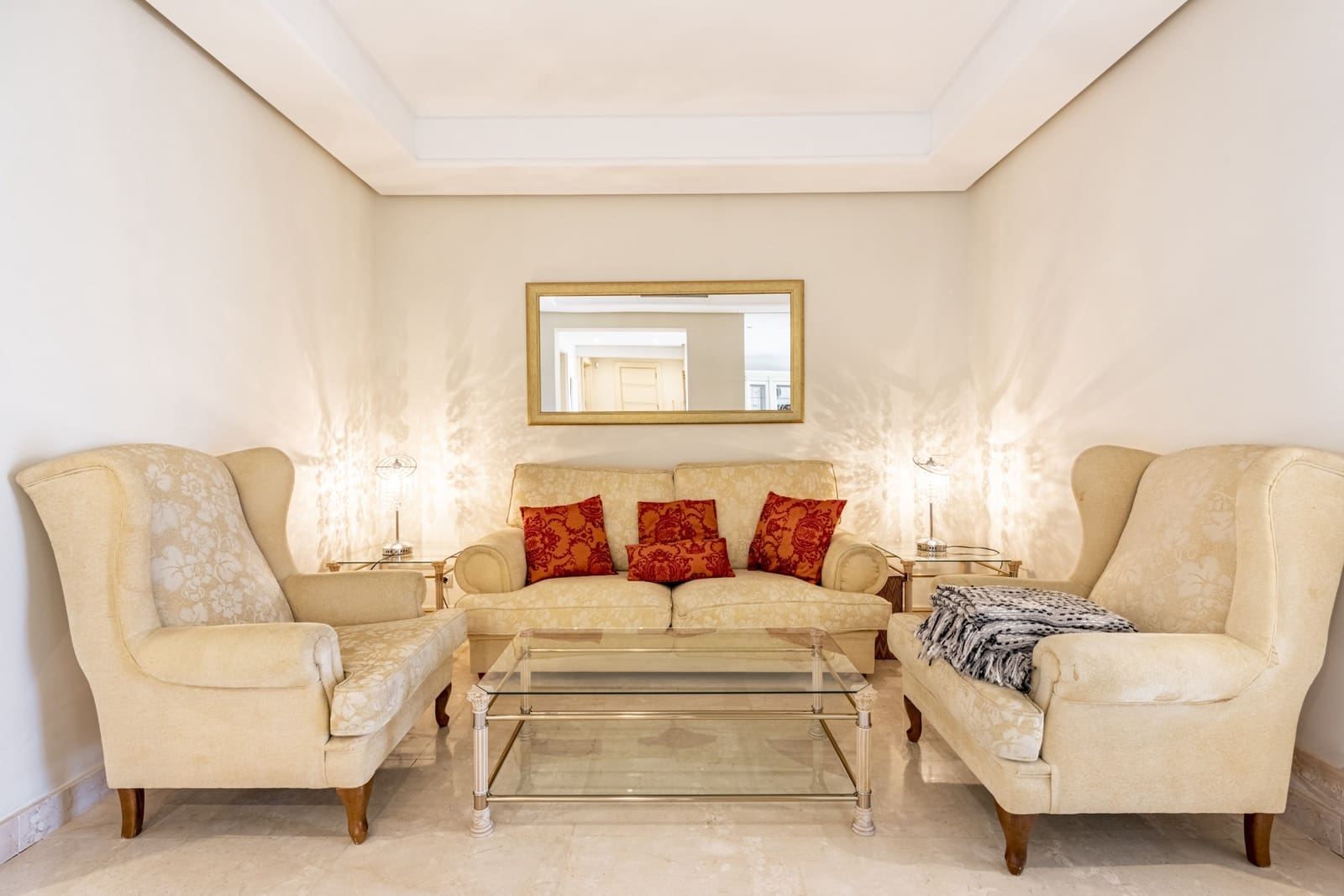 Apartamento de 2 habitaciones en Marbella en alquiler con piscina garaje - 4.500 € (Ref: 10061000)