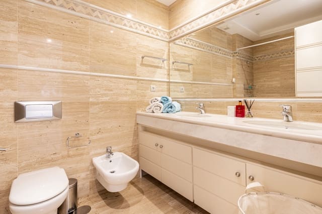 Apartamento de 2 habitaciones en Marbella en alquiler con piscina garaje - 4.500 € (Ref: 10061000)