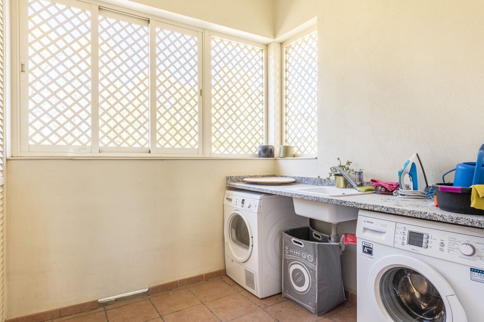 Apartamento de 2 habitaciones en Marbella en alquiler con piscina garaje - 4.500 € (Ref: 10061000)