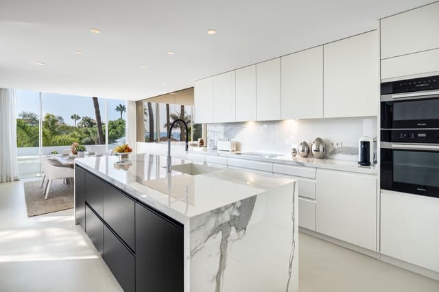 4 sypialnia Penthouse na sprzedaż w Marbella z basenem garażem - 7 895 000 € (Ref: 10061675)