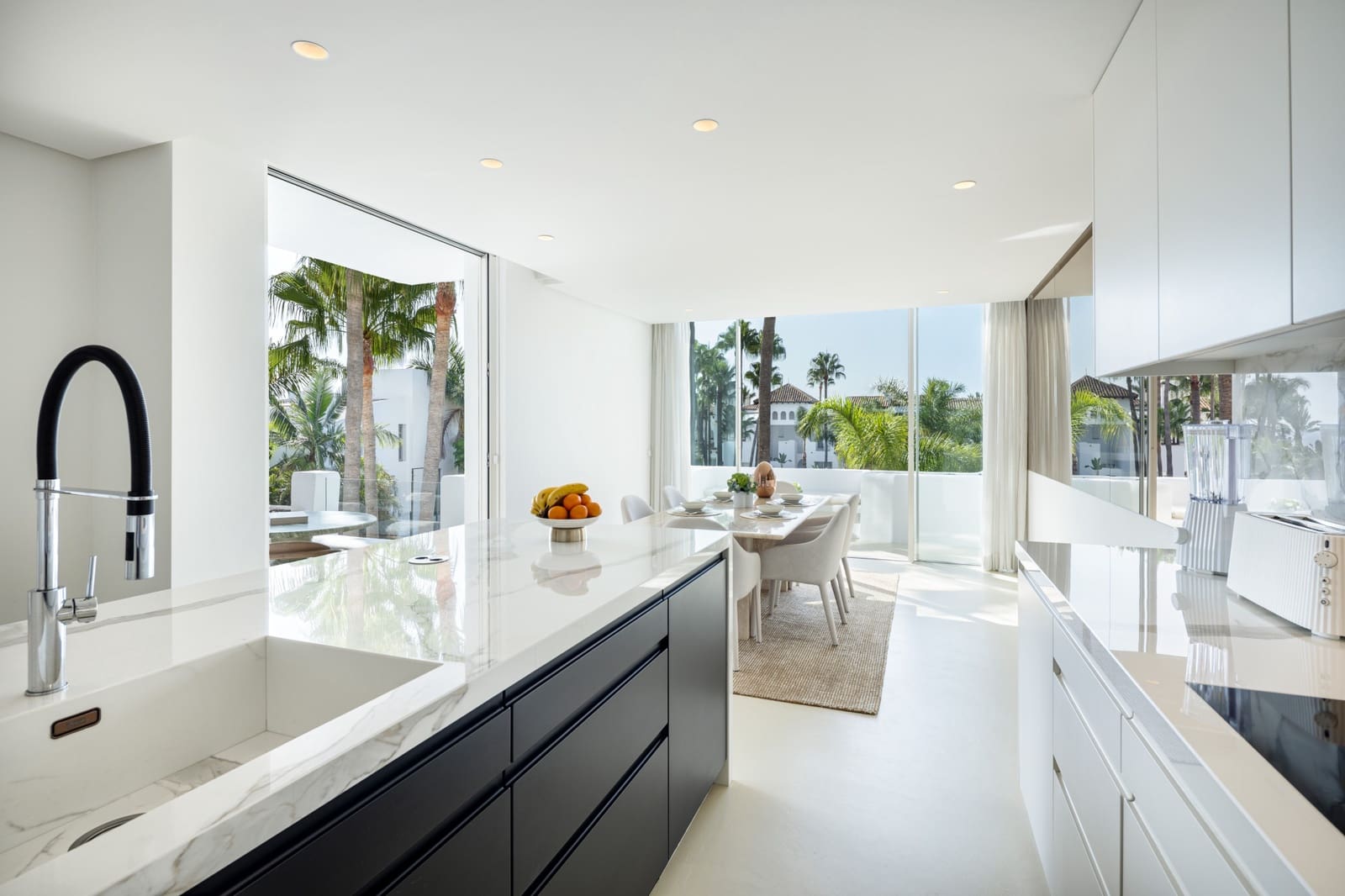 4 sypialnia Penthouse na sprzedaż w Marbella z basenem garażem - 7 895 000 € (Ref: 10061675)