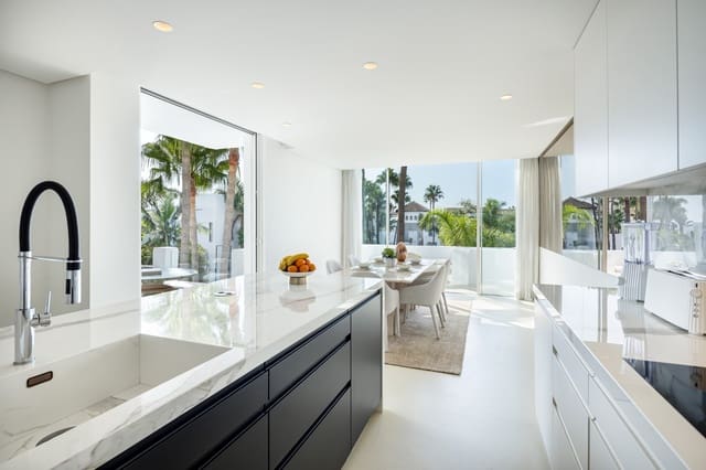 4 sypialnia Penthouse na sprzedaż w Marbella z basenem garażem - 7 895 000 € (Ref: 10061675)